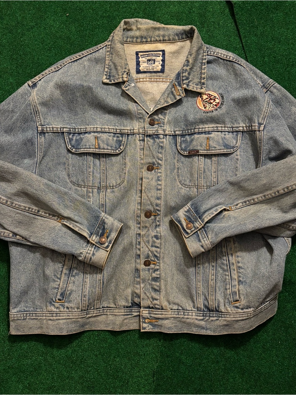 Lee Y2K Light Wash Denim Trucker Jacket with Patch Wolf Den
